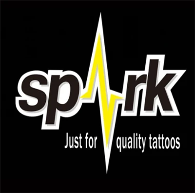 Venezuela Tattoo Artist radi sa svjećicama