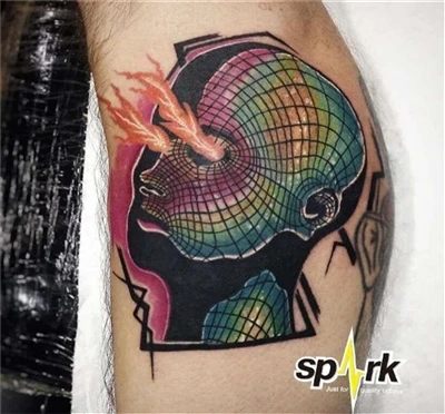 Tattoo umjetnik osam